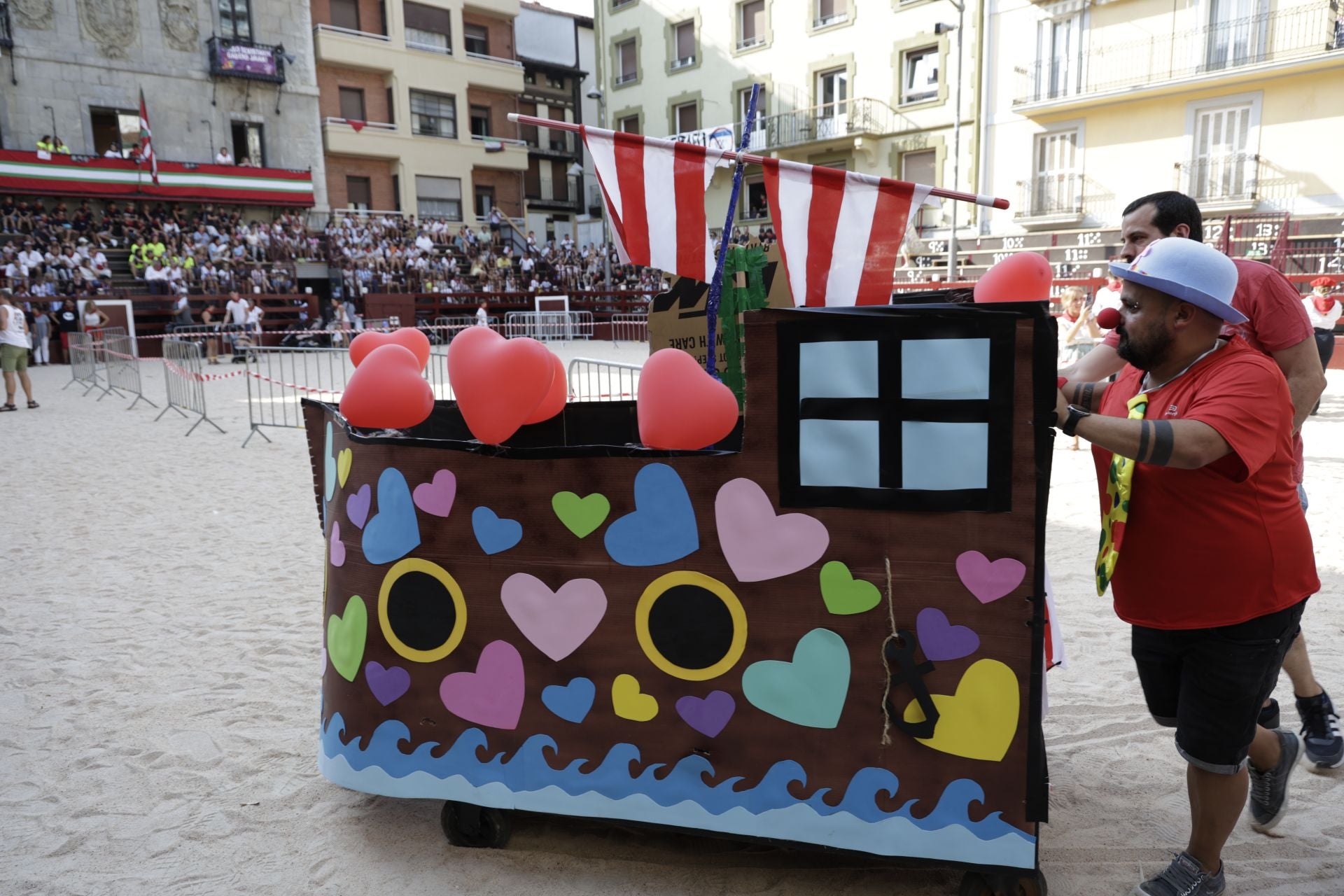 Kalejira de txikis en las fiestas de San Roke