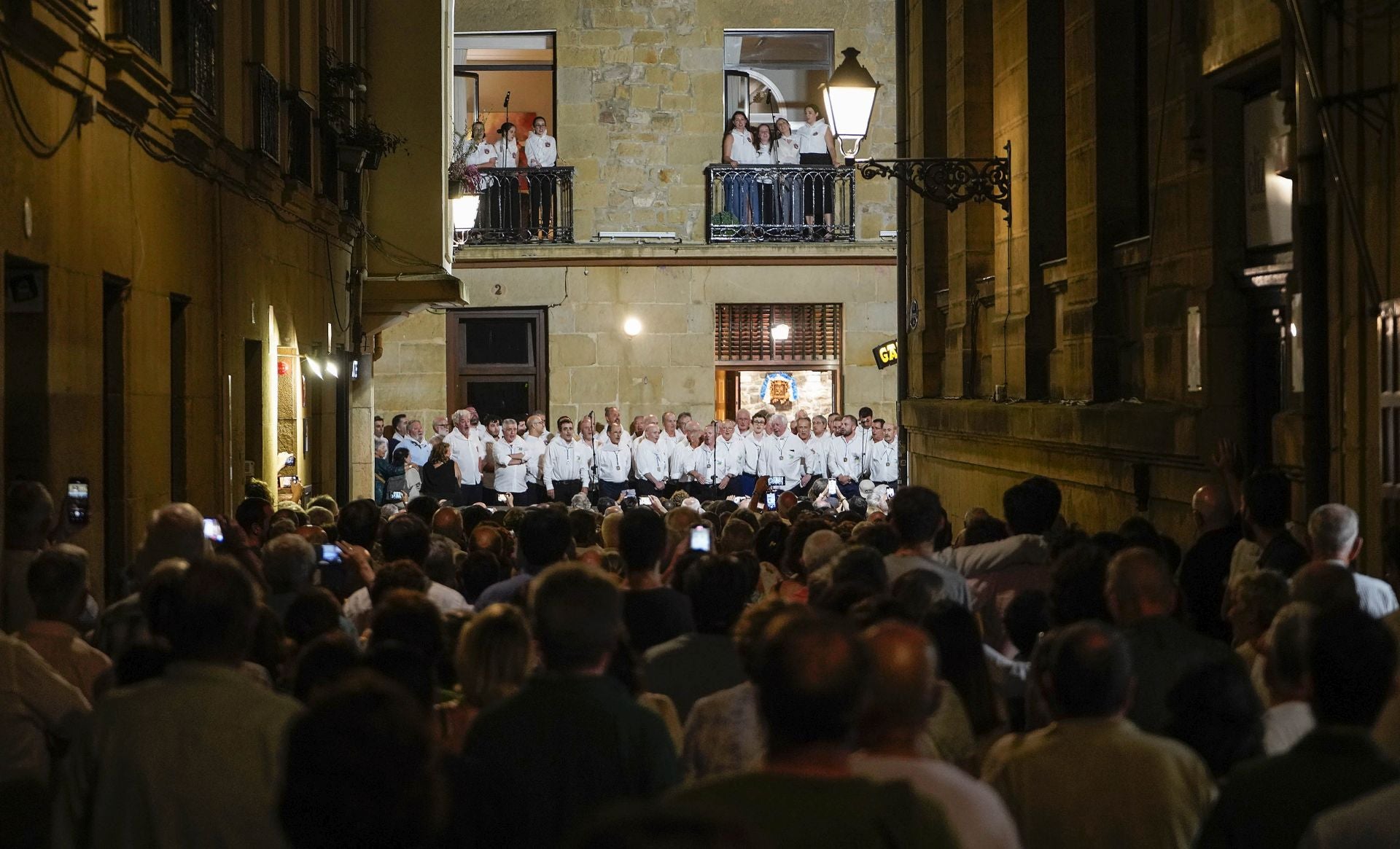 Multitudinario Festara