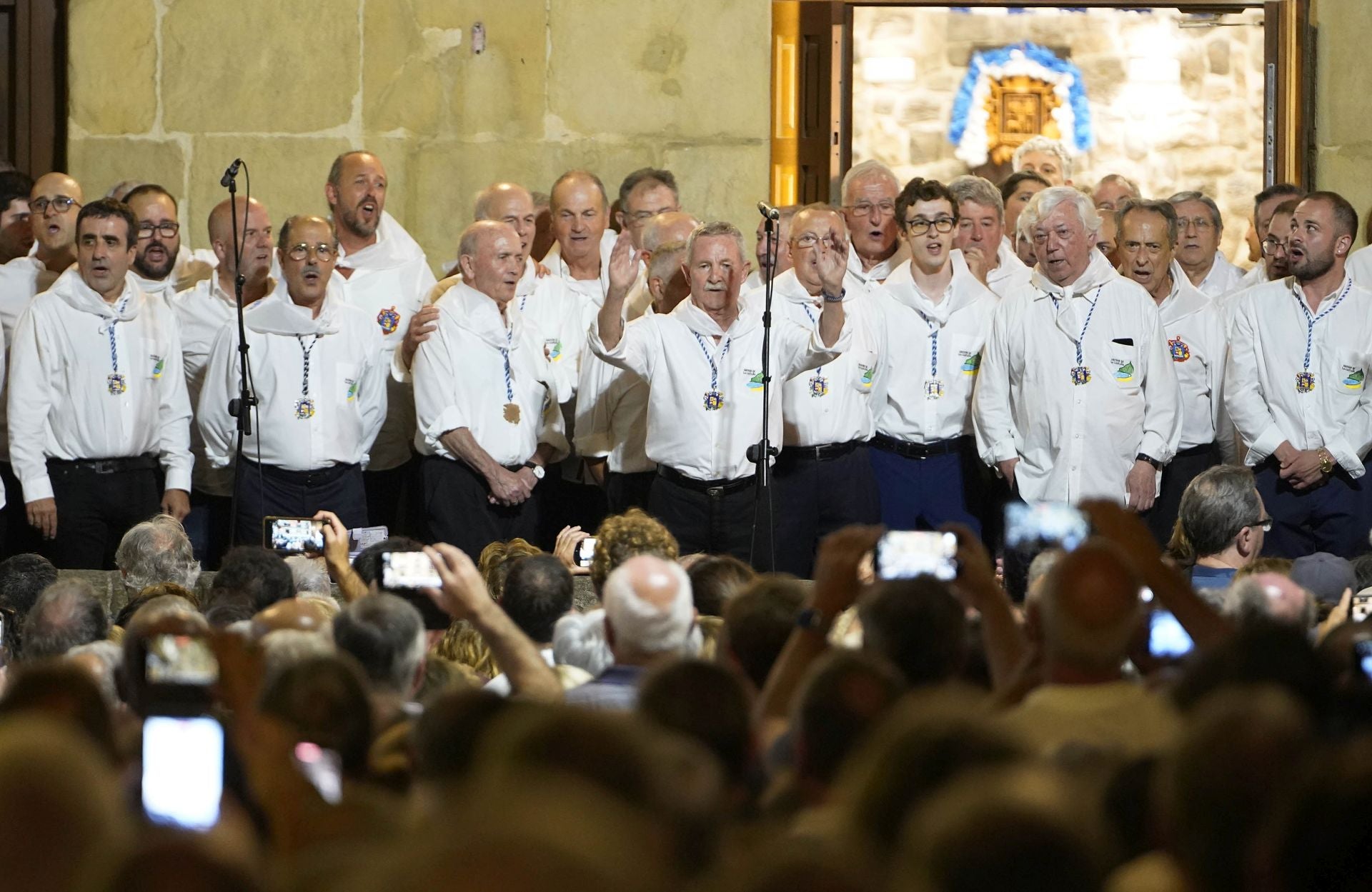 Multitudinario Festara