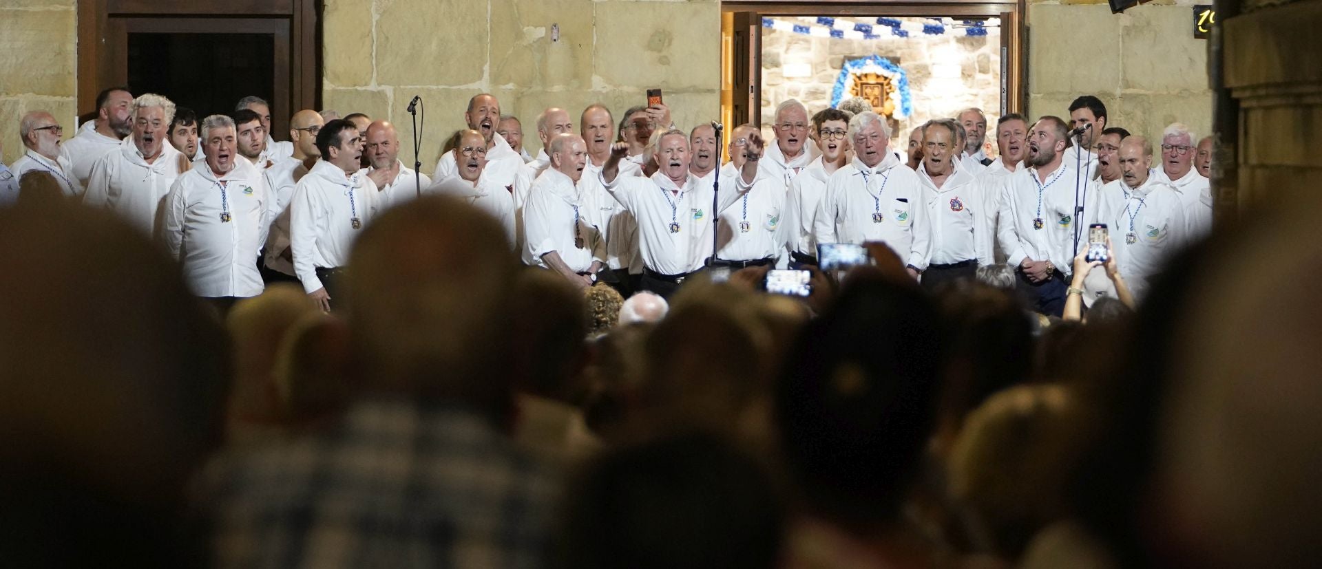 Multitudinario Festara