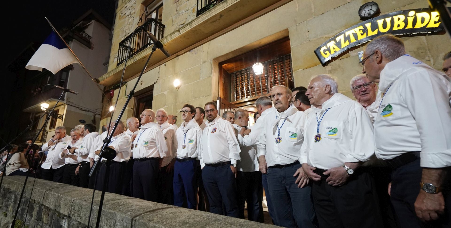 Multitudinario Festara