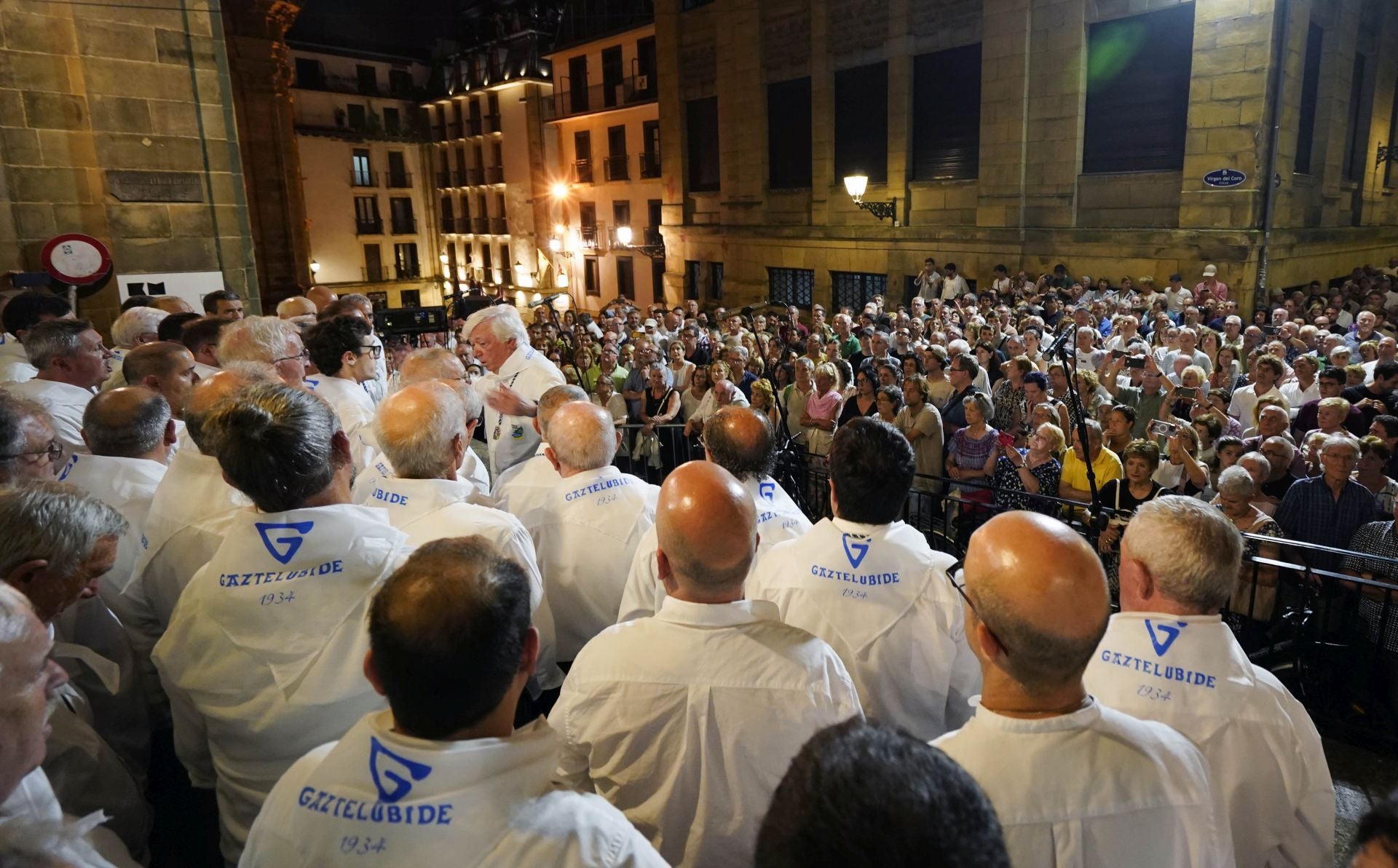 Multitudinario Festara