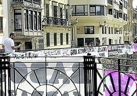 El alcalde de San Sebastián cree que la «proliferación» de pancartas a favor de presos «llama a la reflexión»