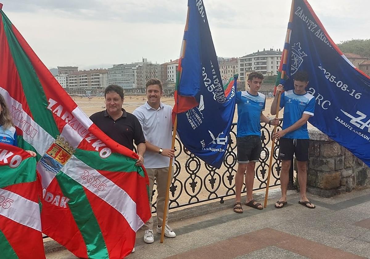 Las cuatro ikurriñas que se pondrán en juego hoy y mañana en aguas de Zarautz.