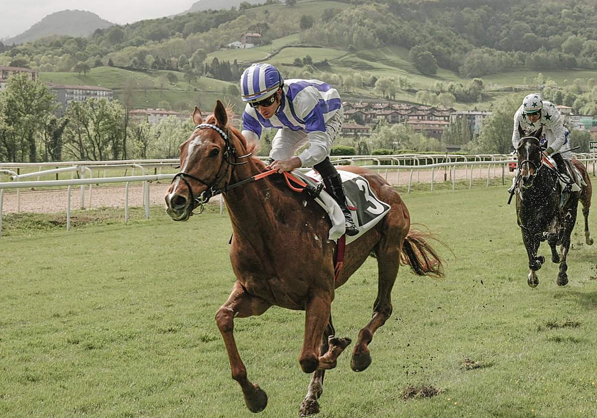 'Naxos' durante una carrera en abril en el hipódromo.