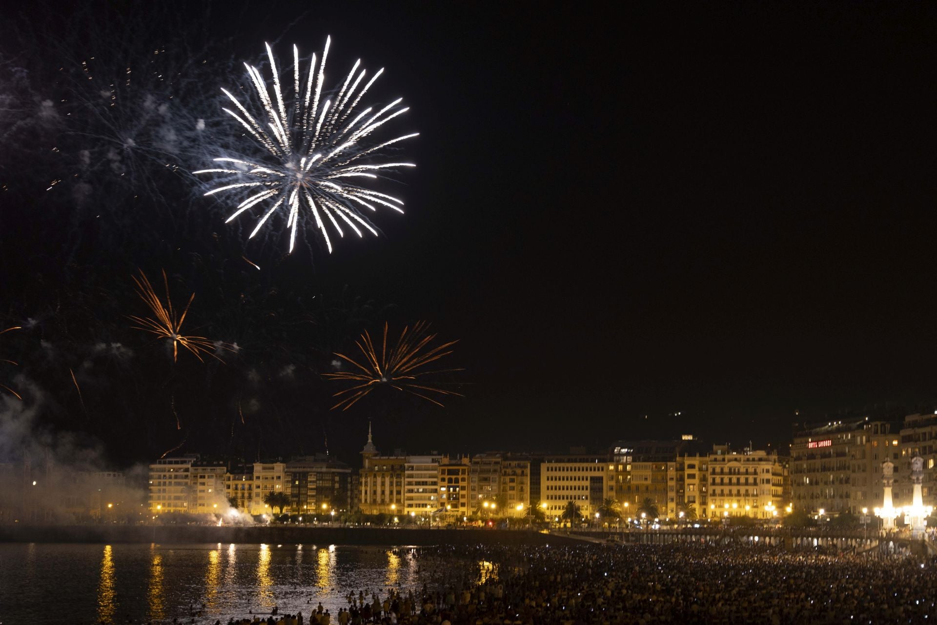 Pirotecnia Valenciana, maestría en el diseño de espectáculos llenos de ritmo, color y tradición
