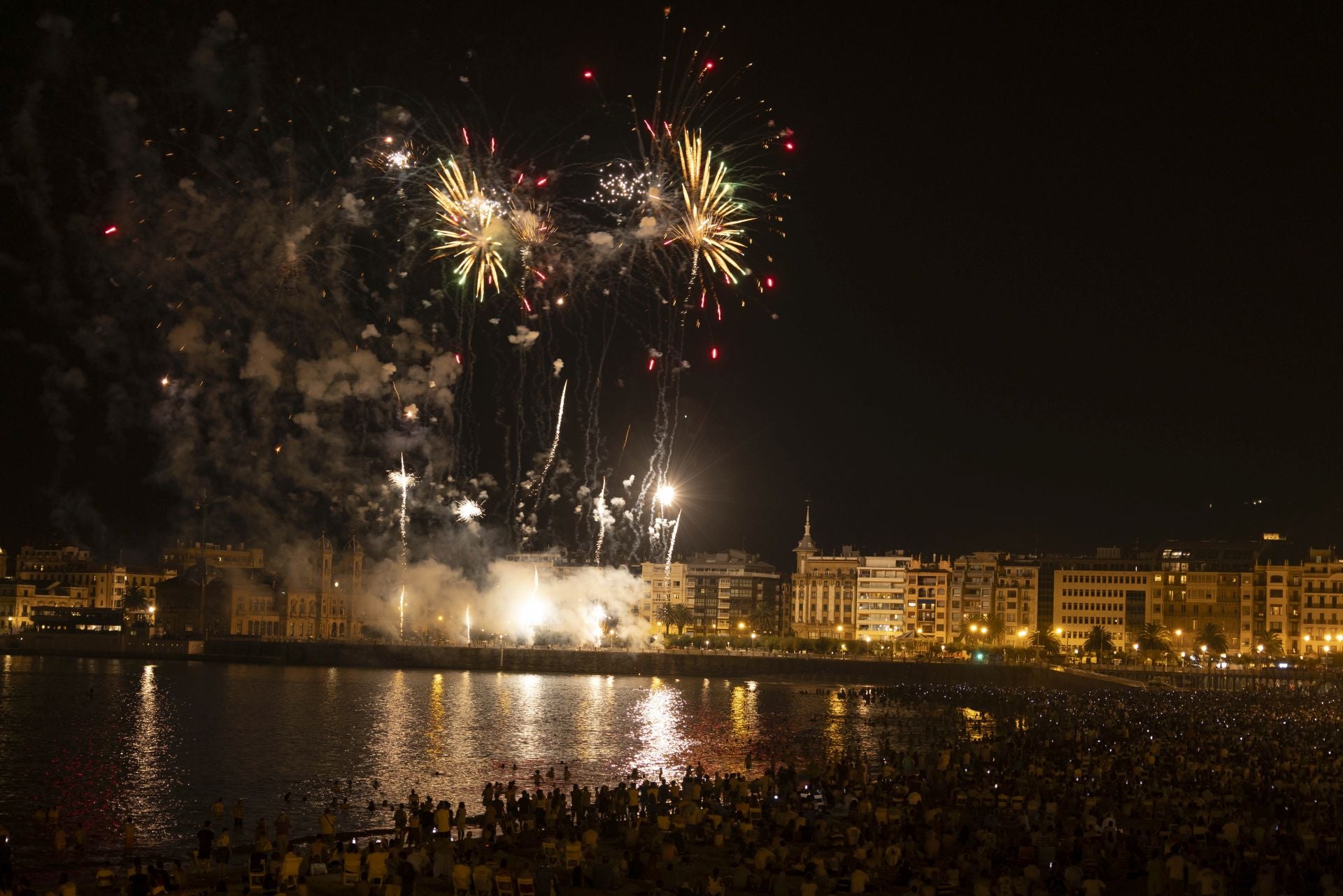 Pirotecnia Valenciana, maestría en el diseño de espectáculos llenos de ritmo, color y tradición