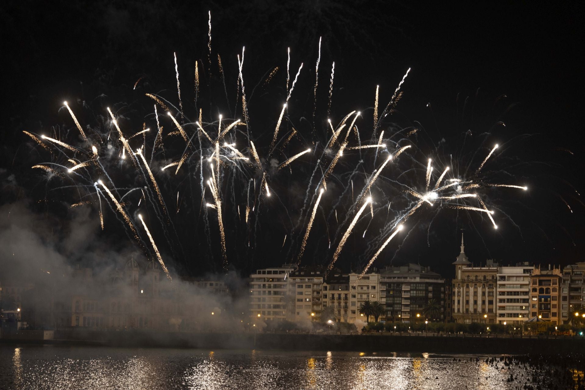 Pirotecnia Valenciana, maestría en el diseño de espectáculos llenos de ritmo, color y tradición
