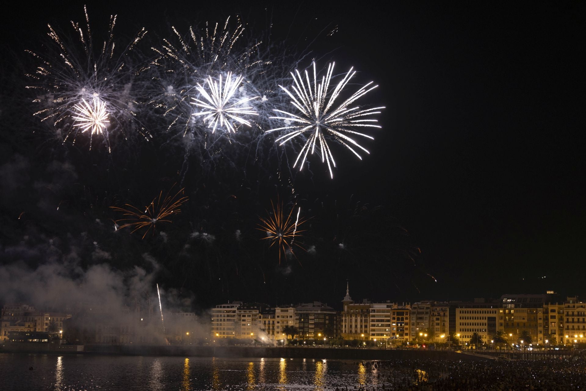 Pirotecnia Valenciana, maestría en el diseño de espectáculos llenos de ritmo, color y tradición