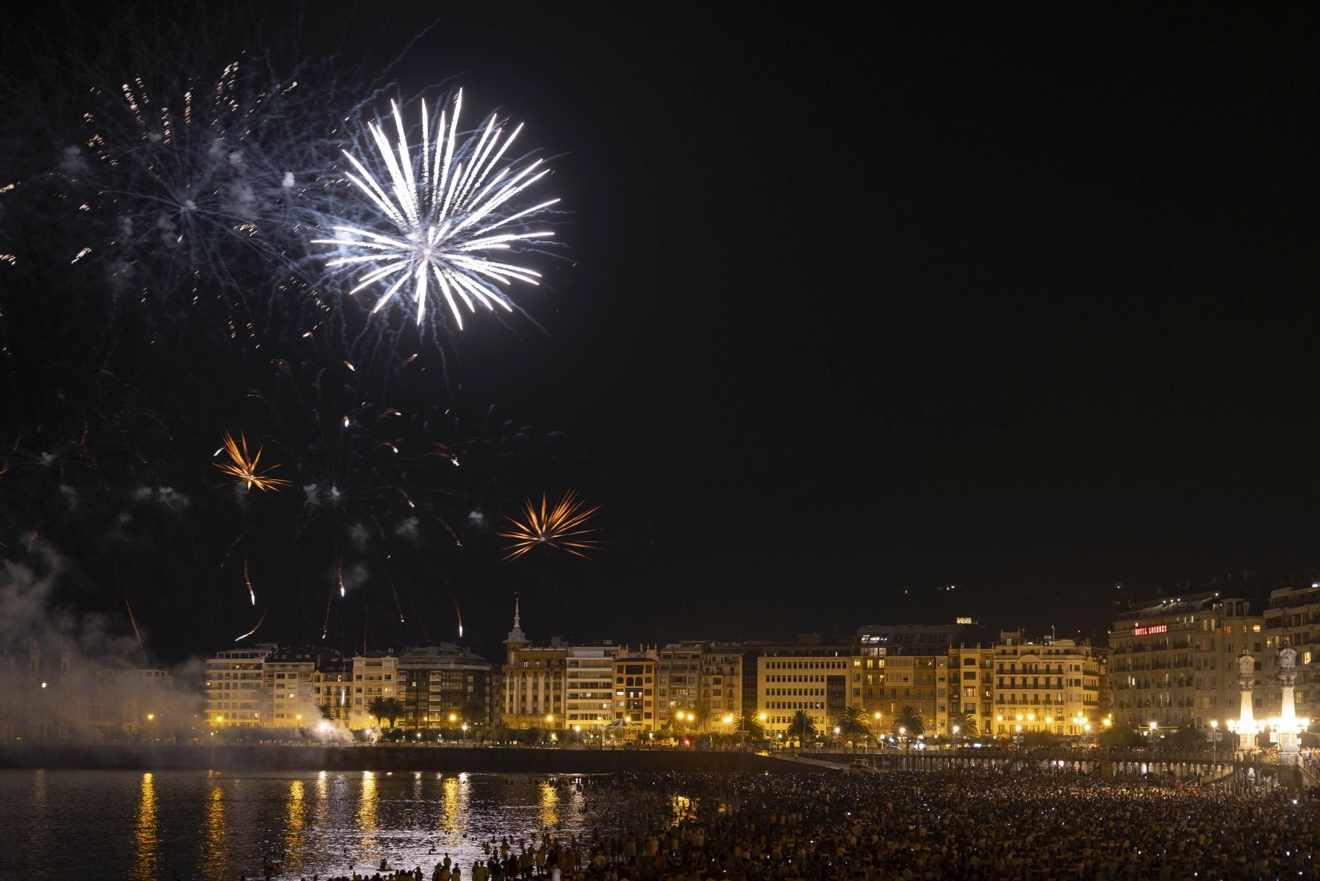 Pirotecnia Valenciana, maestría en el diseño de espectáculos llenos de ritmo, color y tradición
