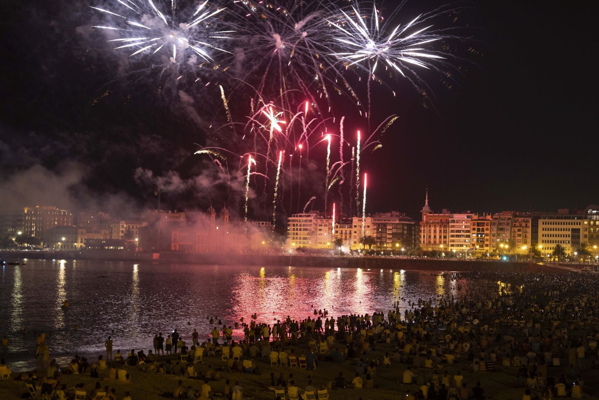 Pirotecnia Valenciana, maestría en el diseño de espectáculos llenos de ritmo, color y tradición