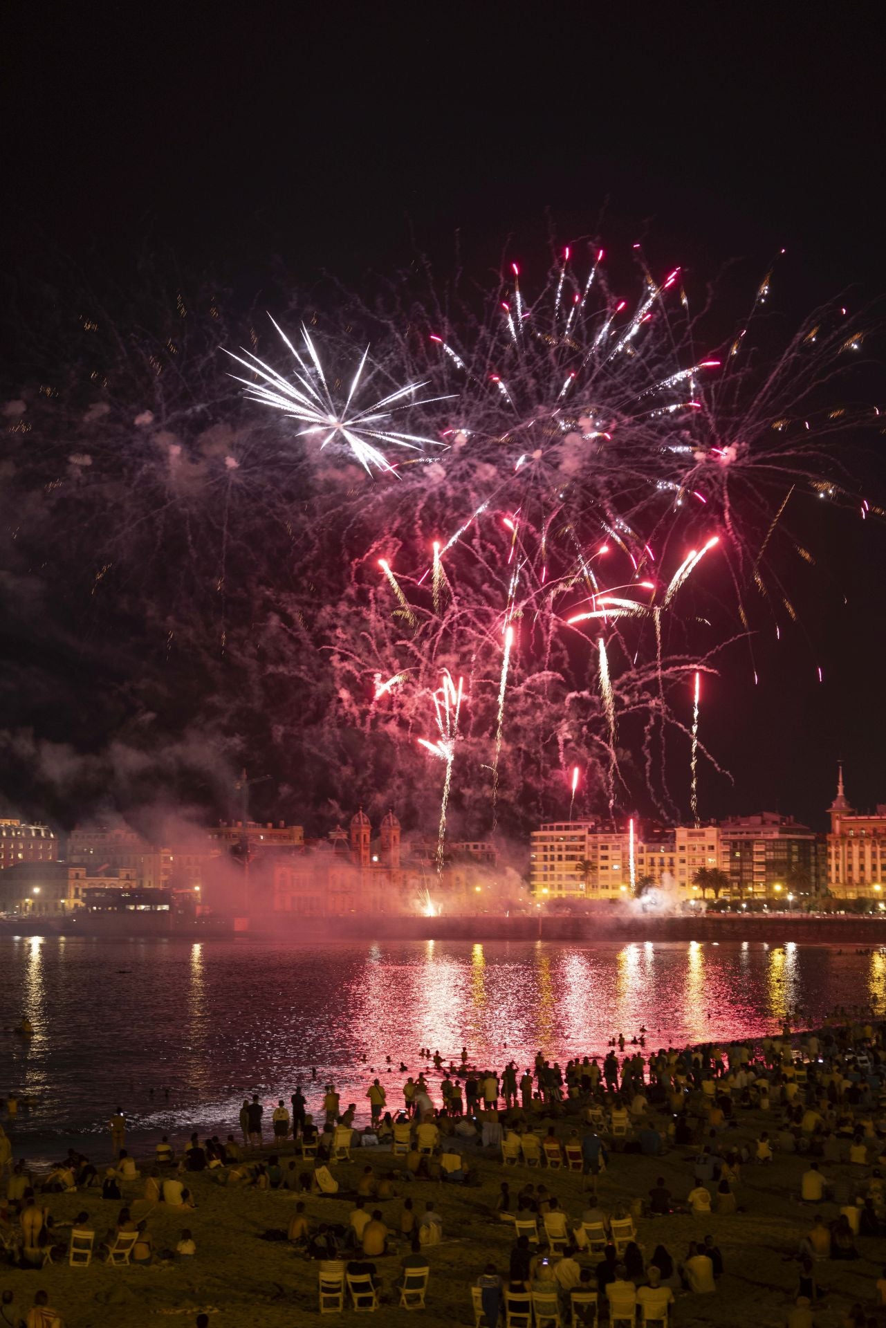 Pirotecnia Valenciana, maestría en el diseño de espectáculos llenos de ritmo, color y tradición