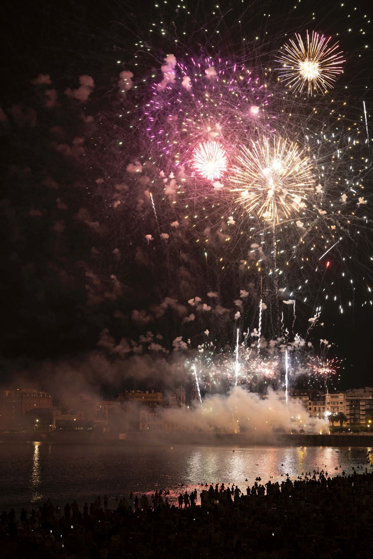 Pirotecnia Valenciana, maestría en el diseño de espectáculos llenos de ritmo, color y tradición