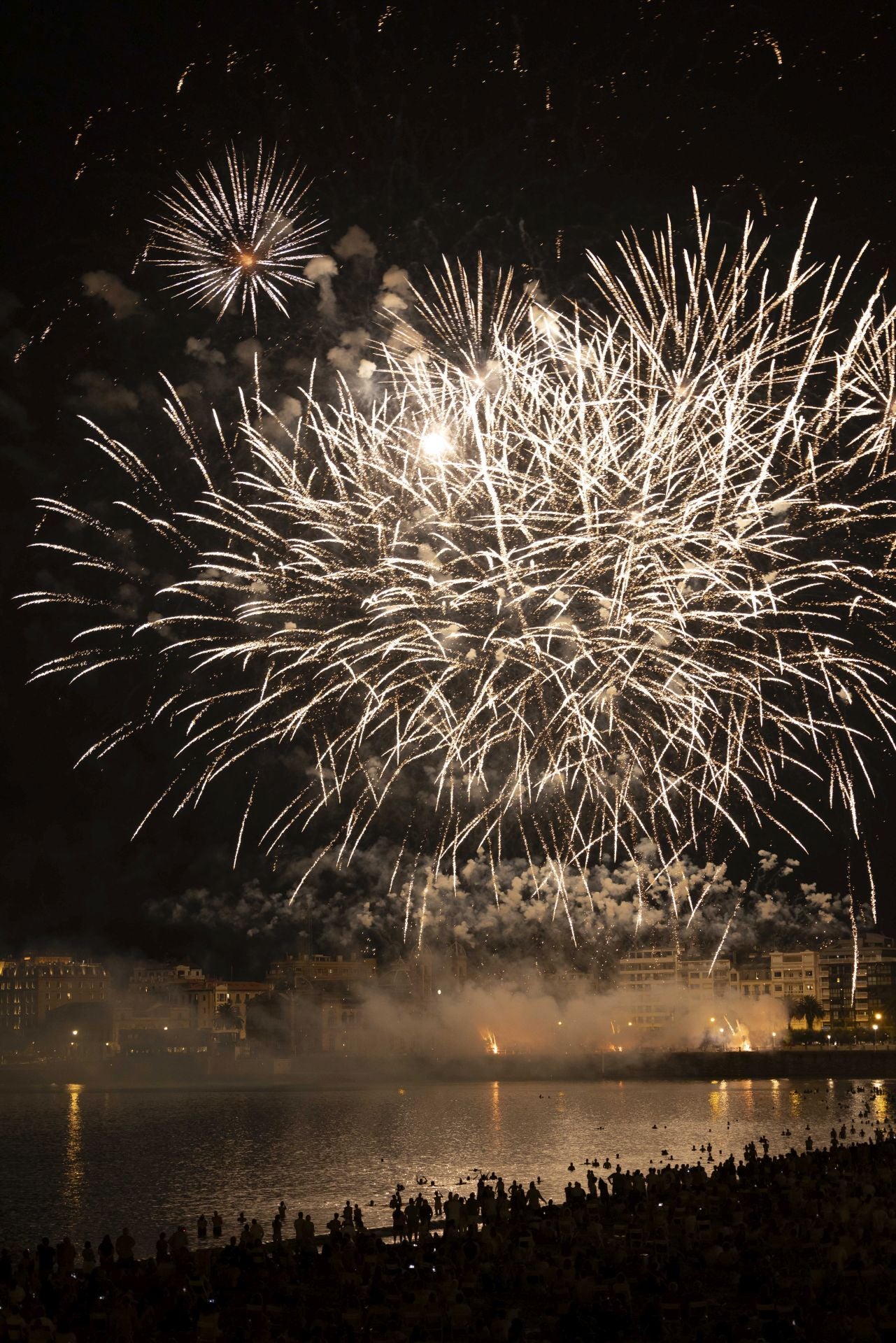 Pirotecnia Valenciana, maestría en el diseño de espectáculos llenos de ritmo, color y tradición