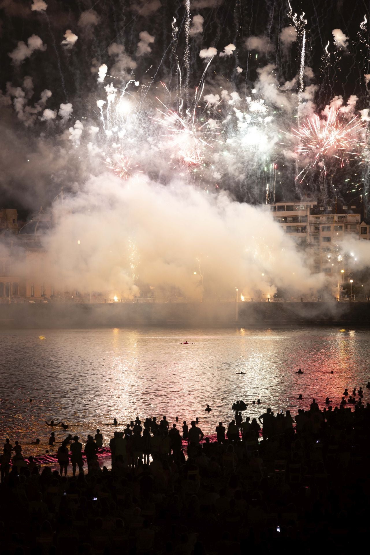 Pirotecnia Valenciana, maestría en el diseño de espectáculos llenos de ritmo, color y tradición