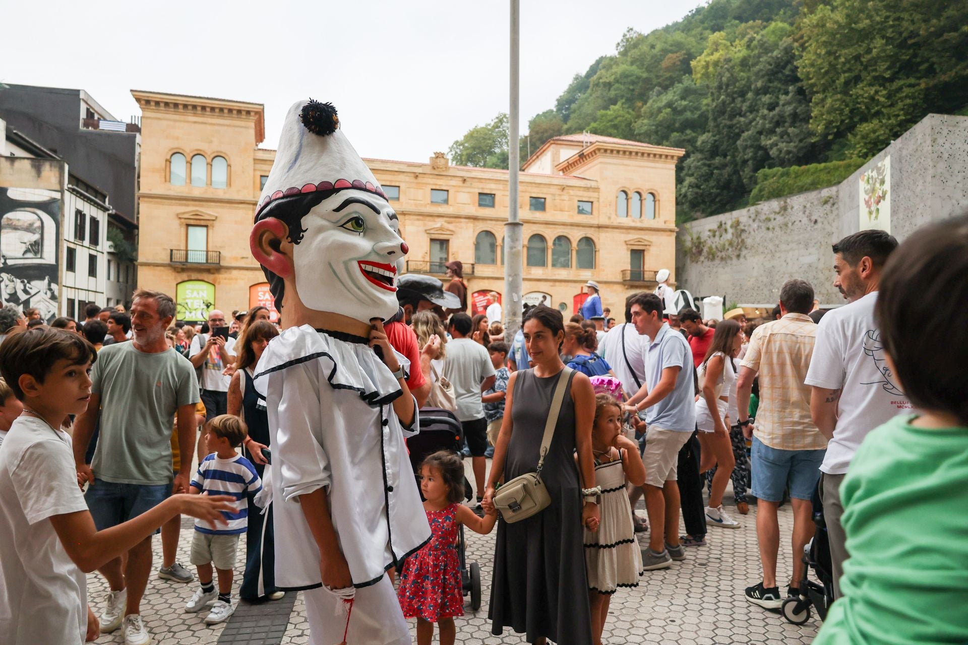 Despedidad de los gigantes y cabezudos de la Semana Grande