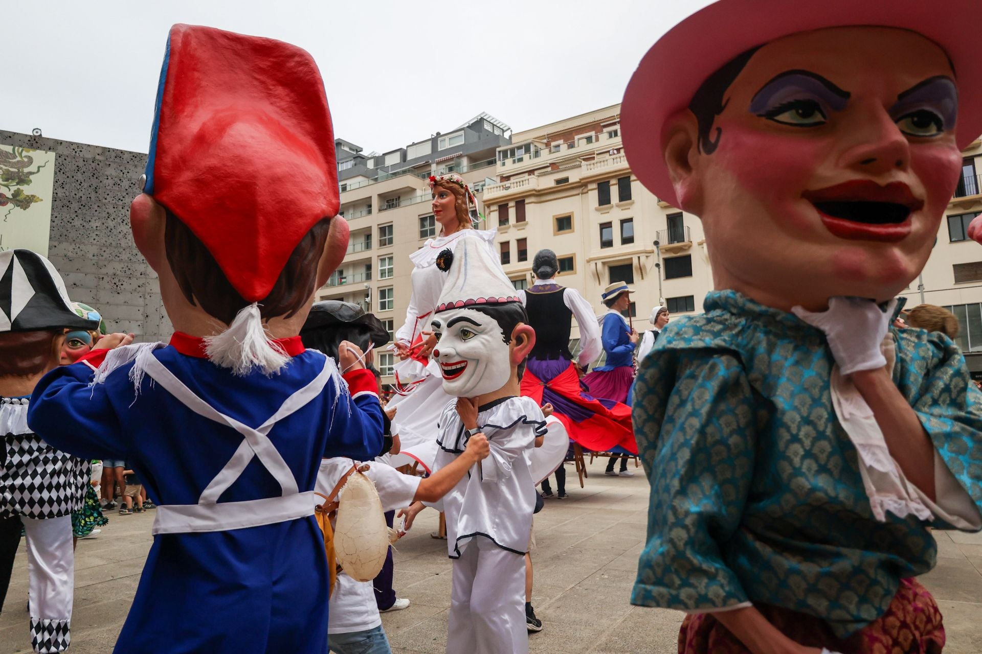 Despedidad de los gigantes y cabezudos de la Semana Grande