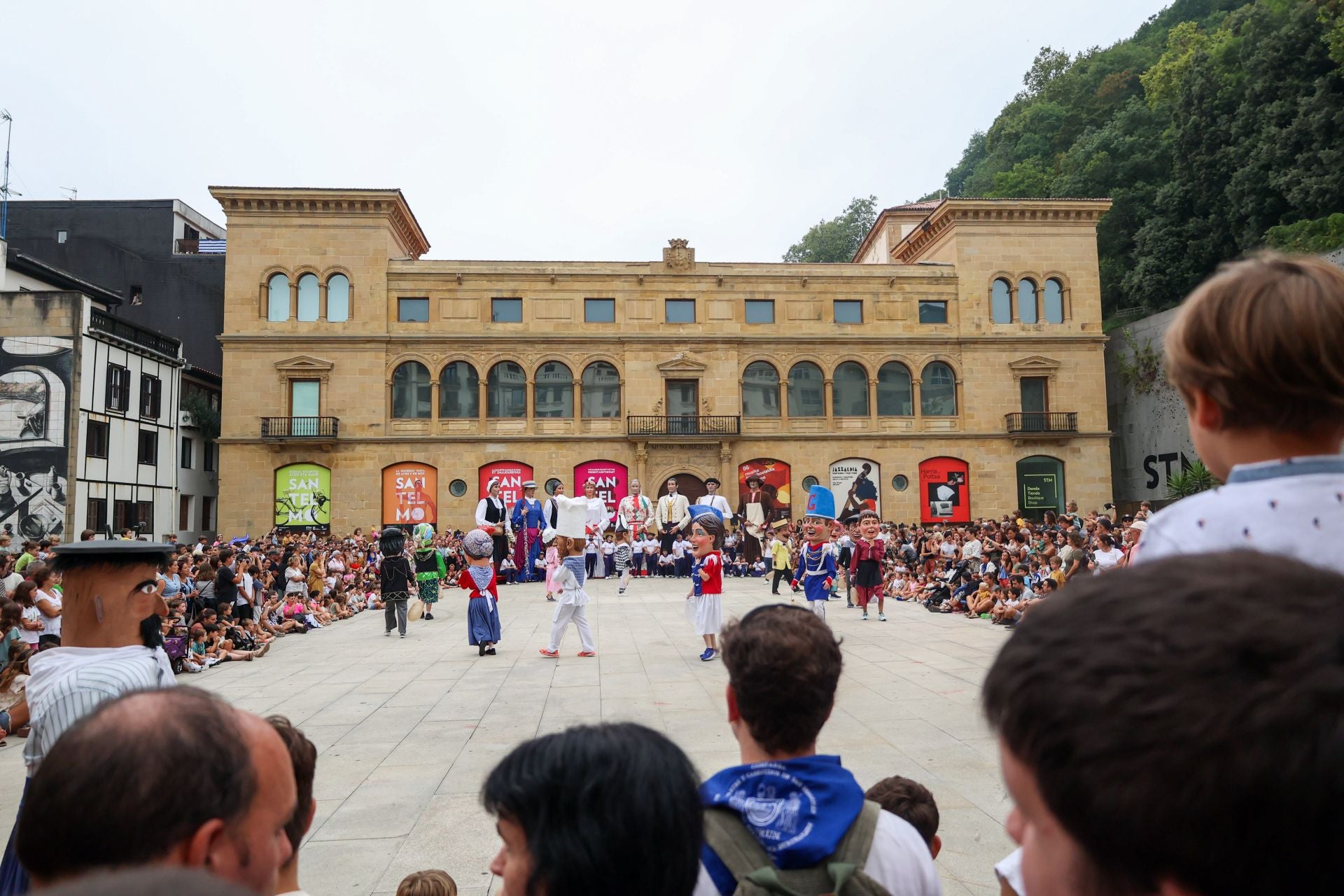 Despedidad de los gigantes y cabezudos de la Semana Grande