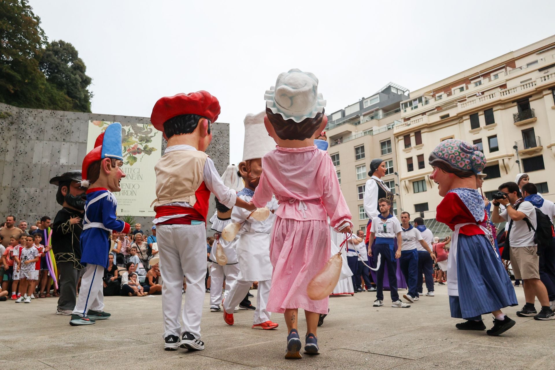 Despedidad de los gigantes y cabezudos de la Semana Grande