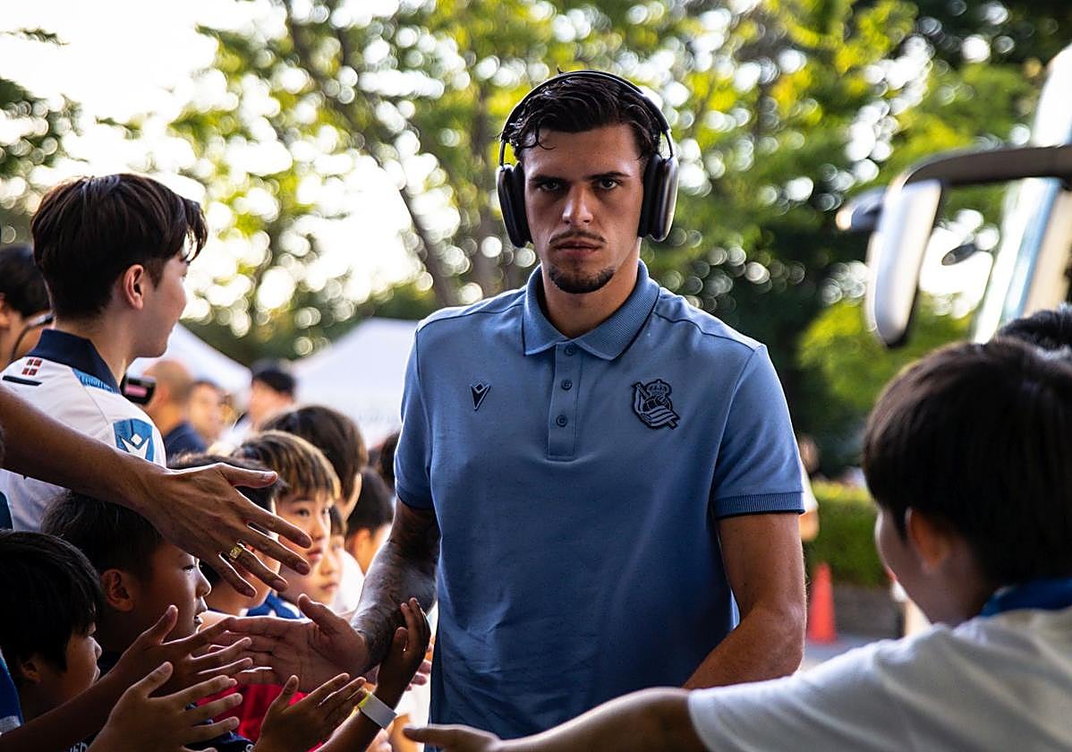 Javi López, durante un viaje con la Real Sociedad