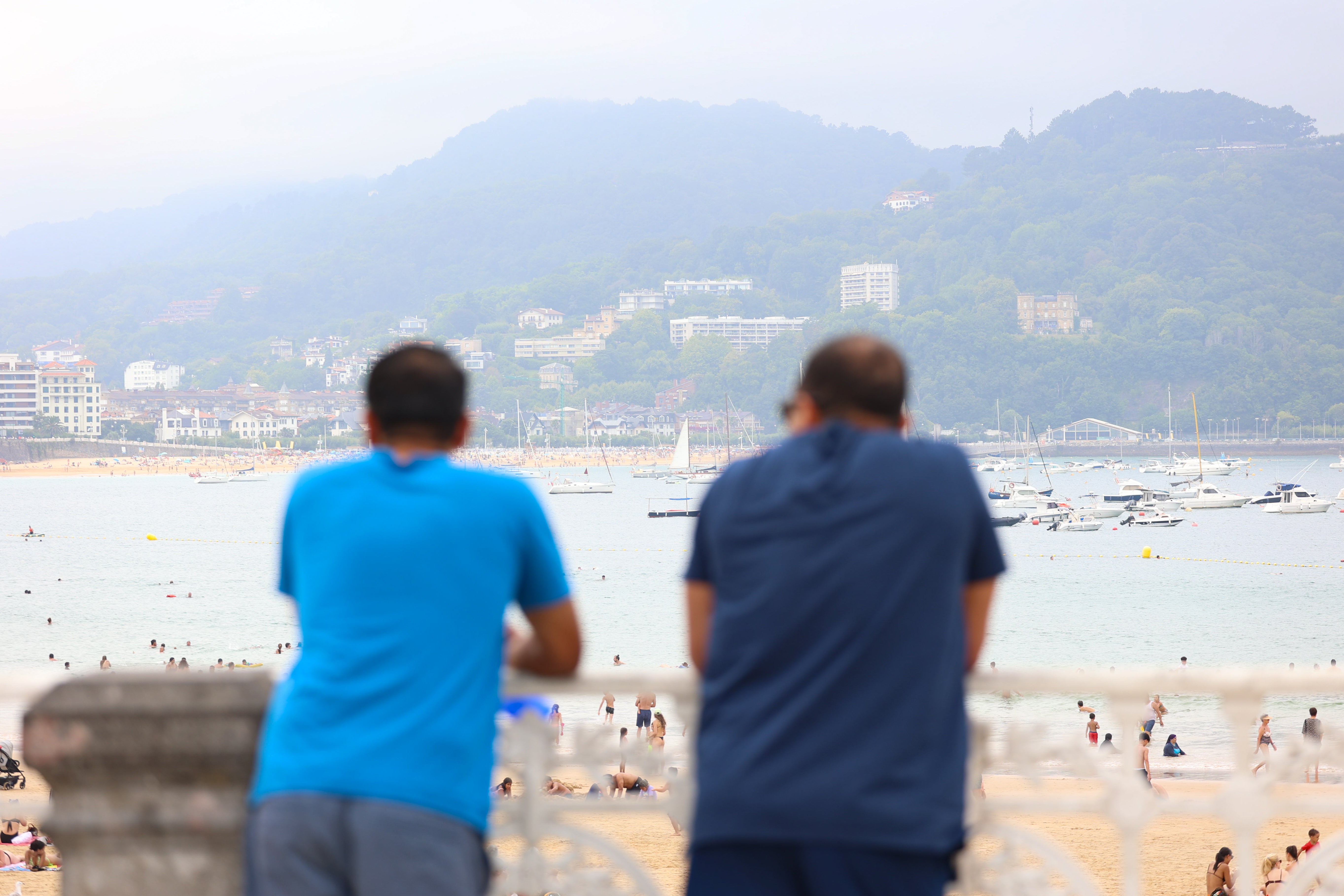 La Concha llena pese a la bajada de 10 grados