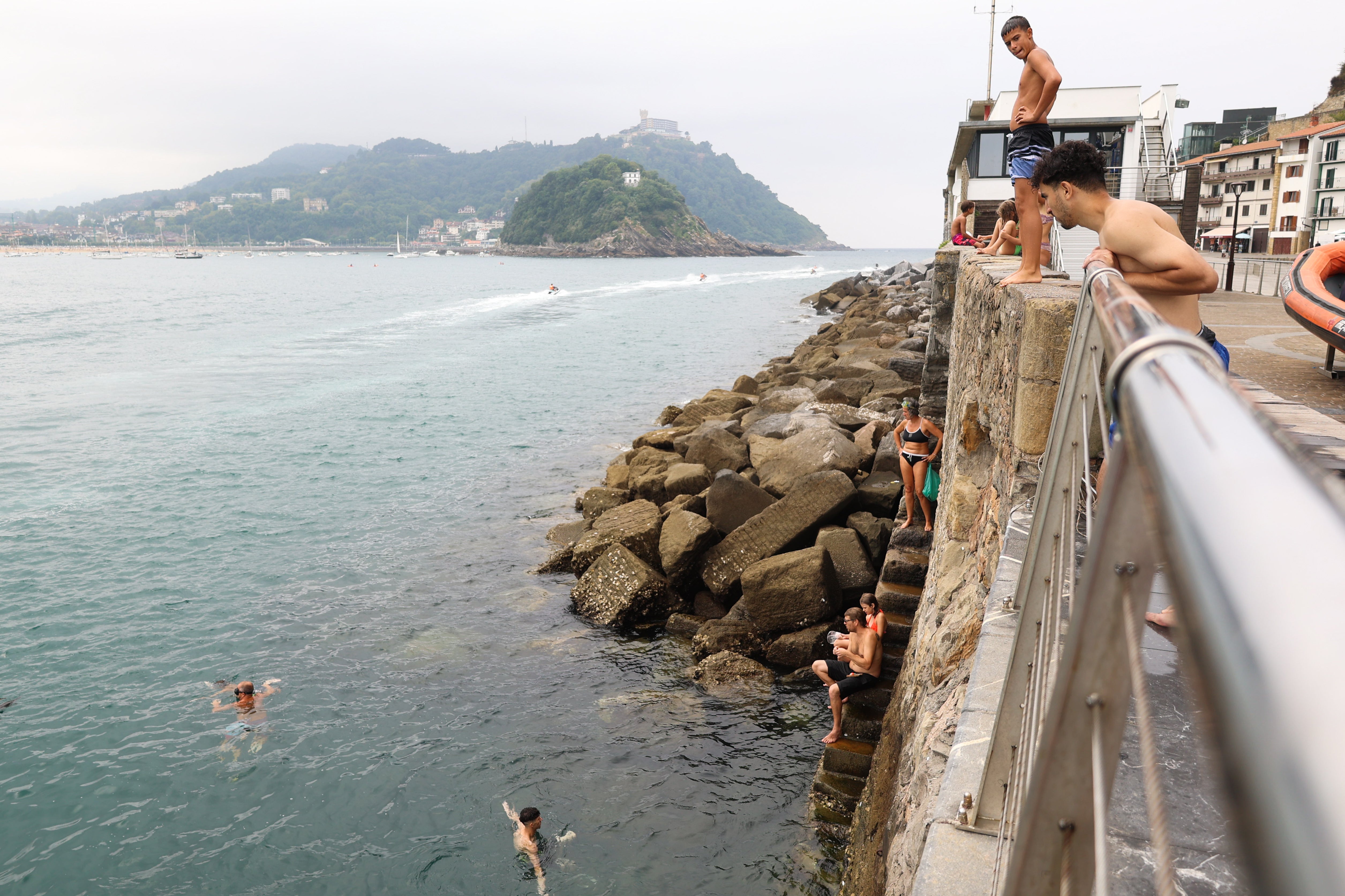 La Concha llena pese a la bajada de 10 grados