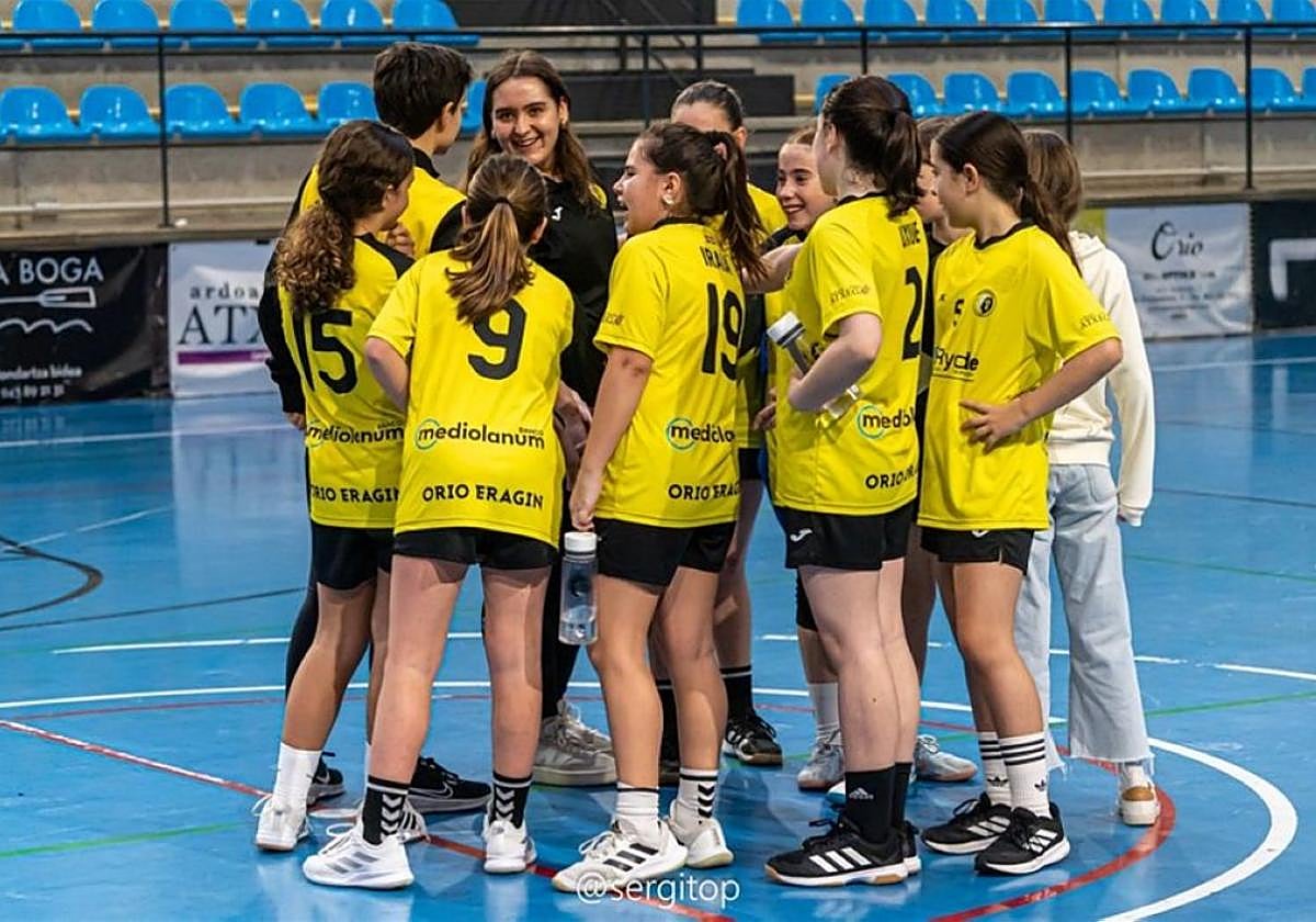 Uno de los equipos de la cantera de Eragin eskubaloi kluba.