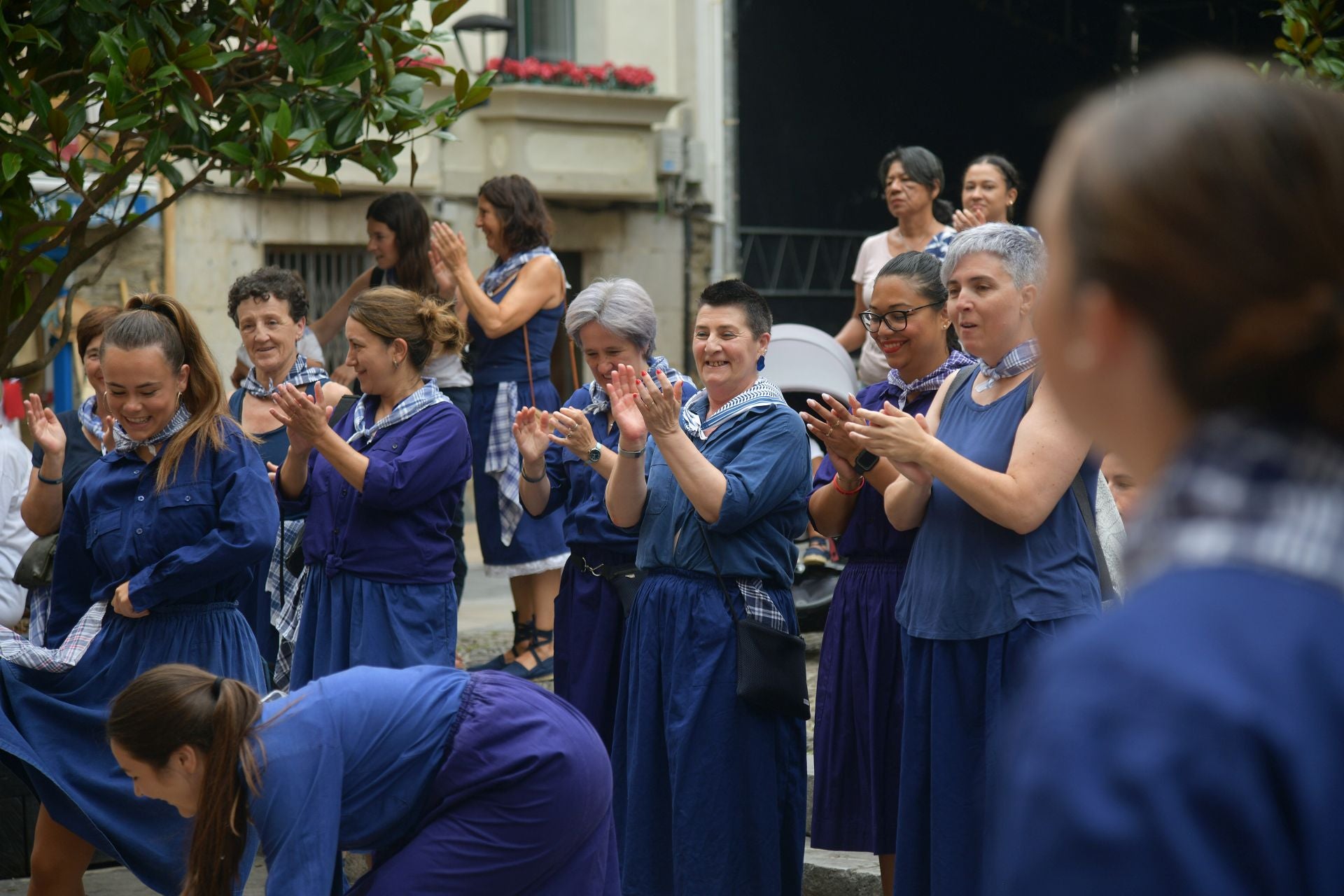 Jorrai Dantza y txistularis en las fiestas de San Roke