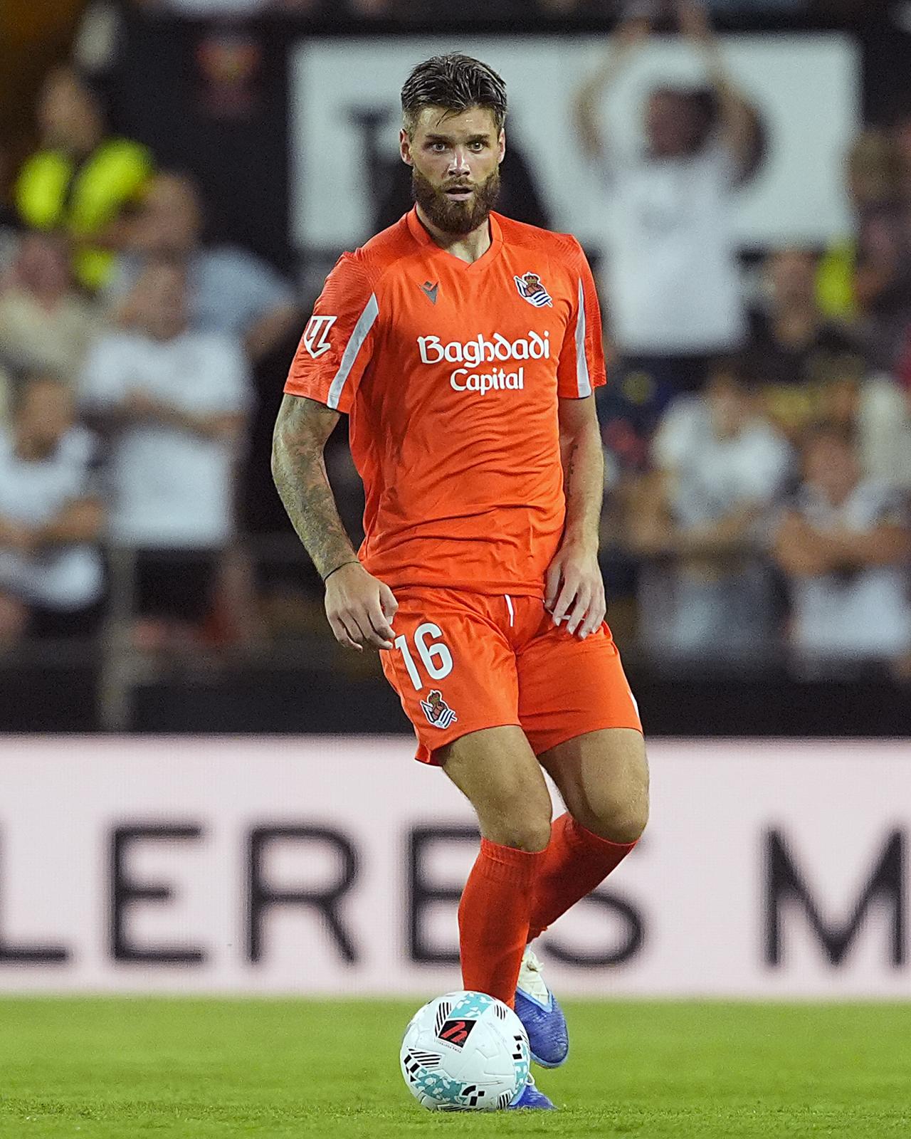 Caleta-Car, en su estreno con la Real en Valencia