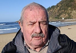 Don Julio, con la playa de La Zurriola detrás.