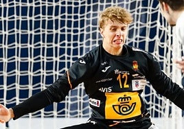 Barreto, de espaldas, y Faílde, dos destacados con la selección de España juvenil subcampeona del mundo.