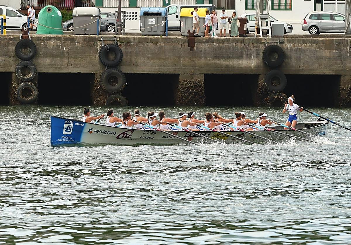 La trainera de Donostiarra, en la regata de San Juan.