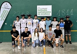 Algunos de los ganadores del Torneo Papelera Zikuñaga.