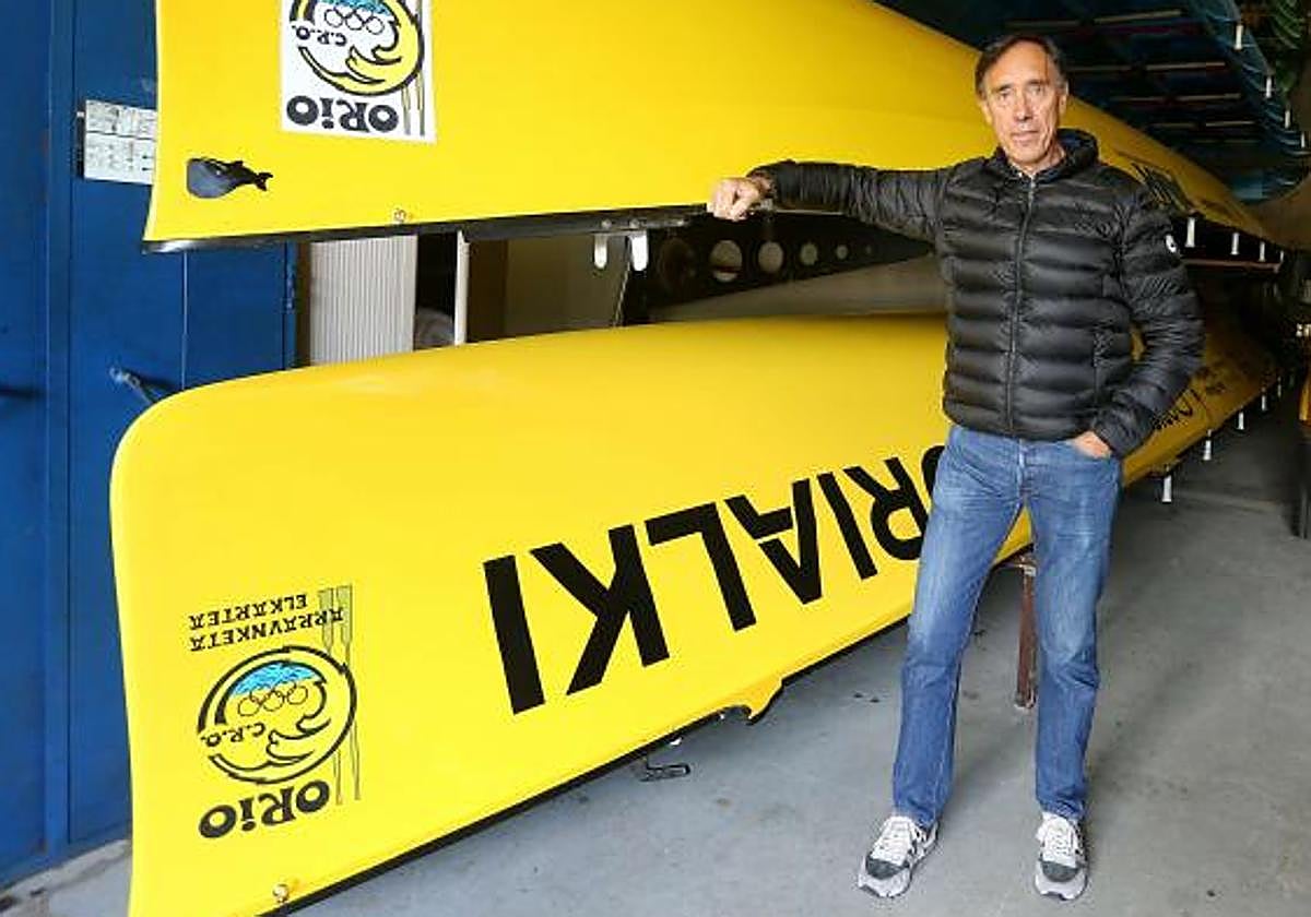 Patxi Francés, con la trainera de Orio