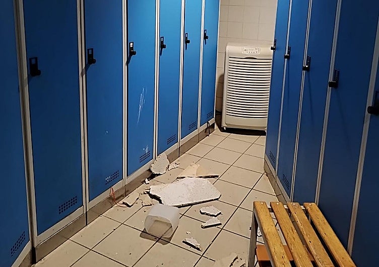 Estado de uno de los vestuarios de la comisaría de la Ertzaintza en Donostia.