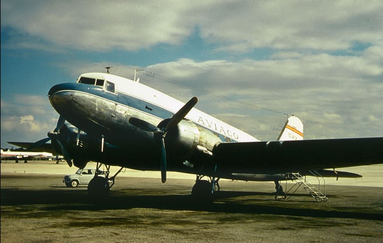 Modelo Bristol DC3, de la compañía Aviaco, como el que operó el primer vuelo comercial que aterrizó en Hondarribia procedente de Madrid el 2 de septiembre de 1955.