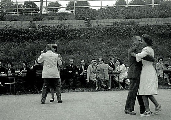 Bailando en la yeguada de Lore-Toki.