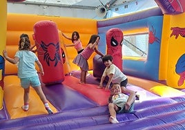 Los niños fueron los principales protagonistas en el inicio de las fiestas de Ergobia ayer por la tarde.