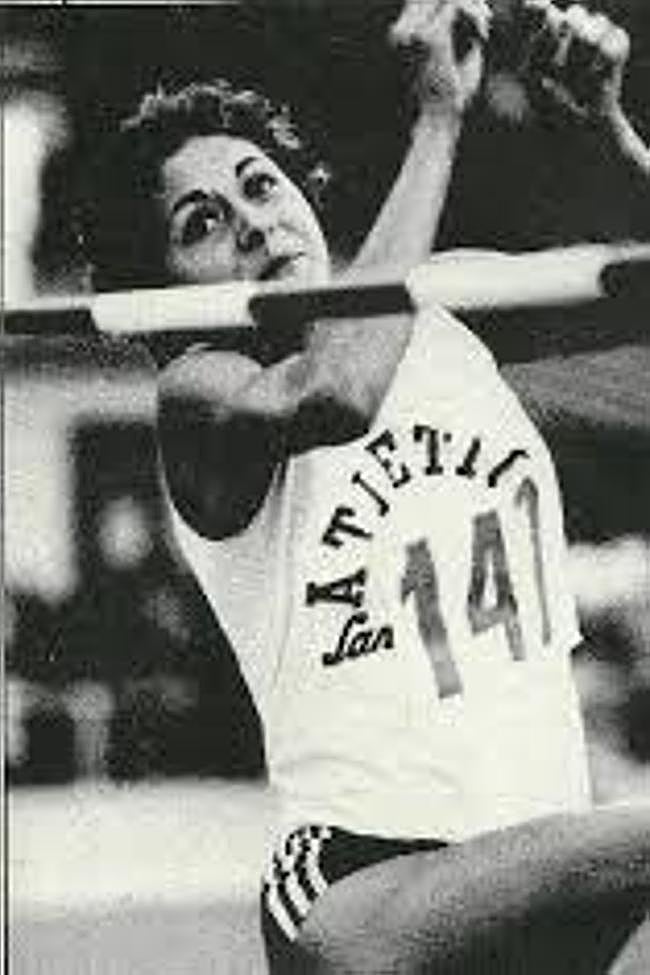 Lili Recio, su esposa y la primera mujer en superar el listón en 1,80 metros.