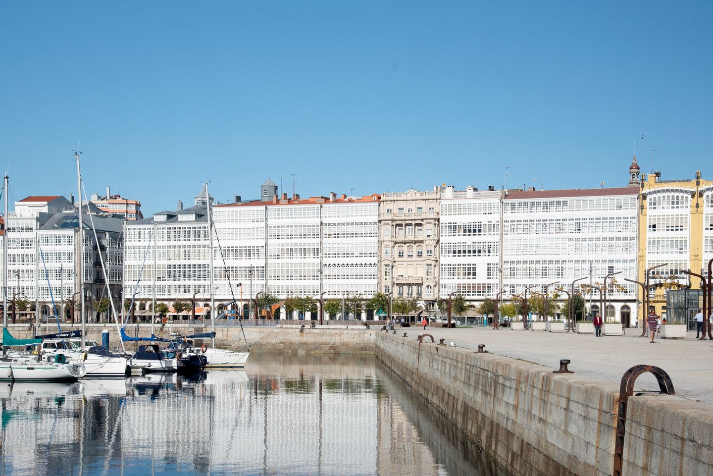 Hilabeteko egonaldia A Coruñan euskal idazleentzat