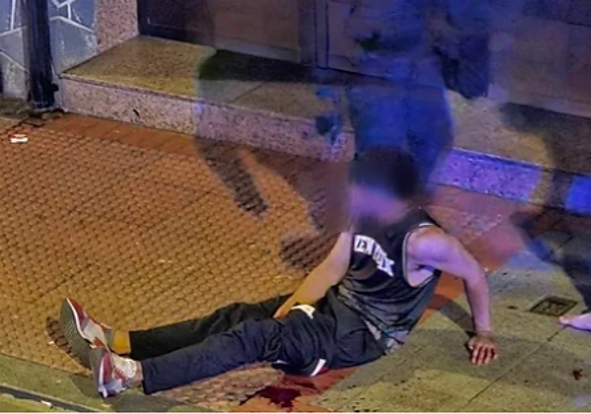 El apuñalamiento a un joven en Sestao se produjo tras el robo de las zapatillas de su amigo en plena calle