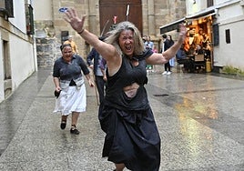 Representación del asalto a la ciudad llevaba a cabo por Donostia Sutan 1813 en el año 2023.