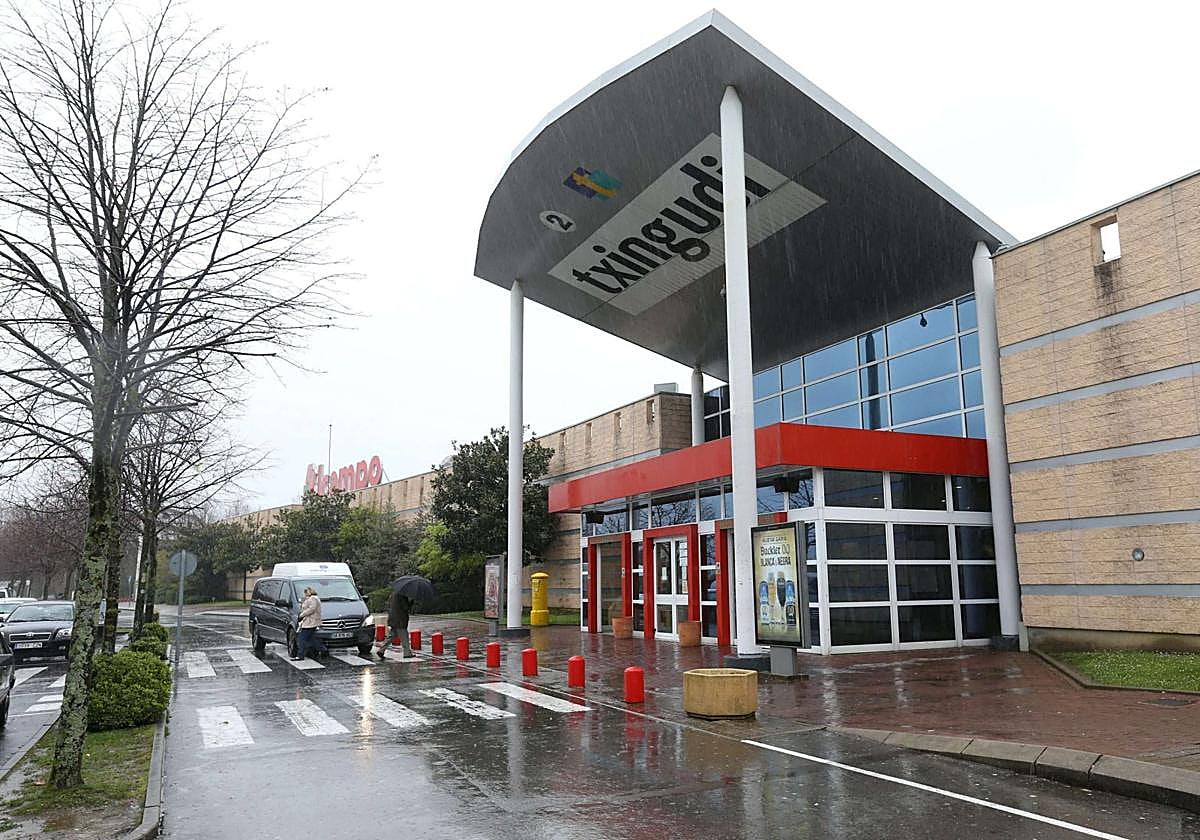 Exterior del centro comercial Txingudi.