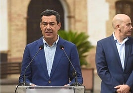 El presidente de la Junta de Andalucía, Juanma Moreno, en su comparecencia de este martes.