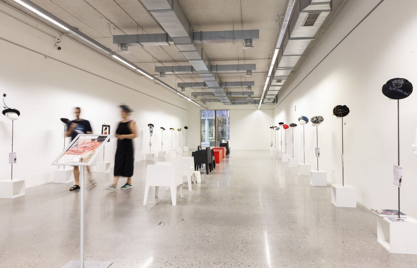 Arte y tradición en la exposición &#039;Txapelarte&#039;