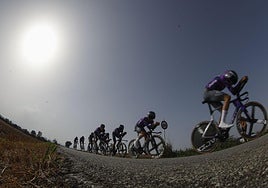 Los ciclistas del Jhayco, durante la contrarreloj.