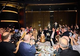 'Uno de los nuestros. El legado de Joan Roca visto por 70 estrellas Michelin' clausurará la sección.