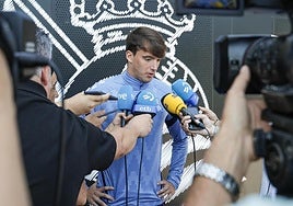 Urko González de Zárate atiende a los medios en Zubieta