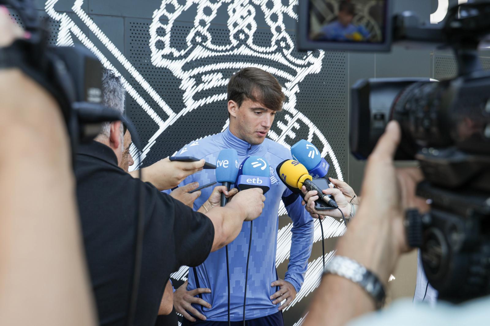 Urko González de Zárate atiende a los medios en Zubieta