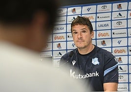 Jon Ansotegi, entrenador del Sanse, en rueda de prensa en Zubieta